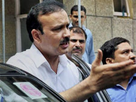 3 பேரை பலிவாங்கிய காஷ்மீர் கலவரம்: பதவியை ராஜினாமா செய்த மாநில உள்துறை அமைச்சர்