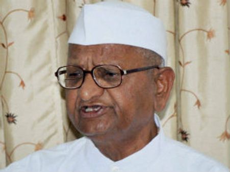 நாஸ்டாக்கில் மணி அடித்து பிசினஸை தொடங்கி வைக்கிறார் ஹஸாரே