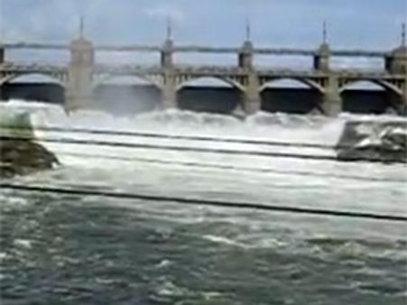 மேட்டூர் அணையில் இருந்து பாசனத்துக்கு தண்ணீர் திறப்பு குறைப்பு