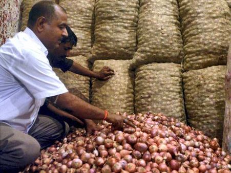 தமிழ்நாட்டை காப்பியடிக்கும் டெல்லி... ரூ.50க்கு மலிவு விலையில் வெங்காயம் விற்பனை