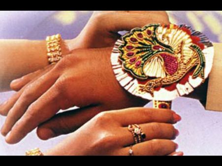 நாளைக்கு ரக்‌ஷாபந்தன்... என்ன கலர் ‘ராக்கி’ கட்டினா உங்க பிரதருக்கு நல்லது தெரியுமா...?