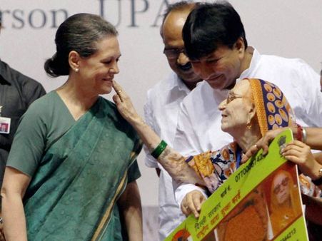 ரூ.1,25,000 கோடி செலவில் உலகின் மாபெரும் உணவுப் பாதுகாப்பு திட்டம்: சோனியா தொடங்கி வைத்தார்