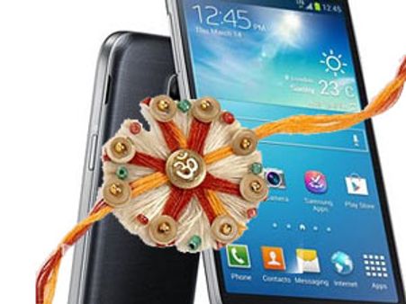 ‘ரக்‌ஷாபந்தன்’ பரிசாக தங்கைக்கு செல்போன்: அண்ணனுக்கு உத்தரவிட்ட டெல்லி கோர்ட்