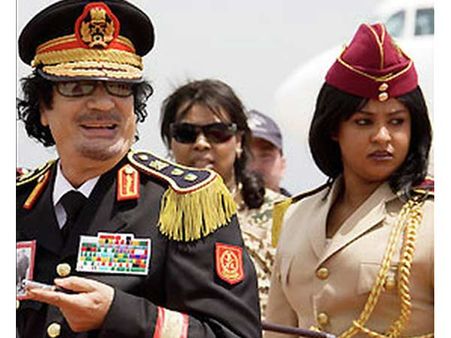 பள்ளிச் சிறுமிகளை அடைத்து வைத்து சீரழித்த கடாபி.. புதிய புத்தகத்தில் பரபரப்புத் தகவல்கள்