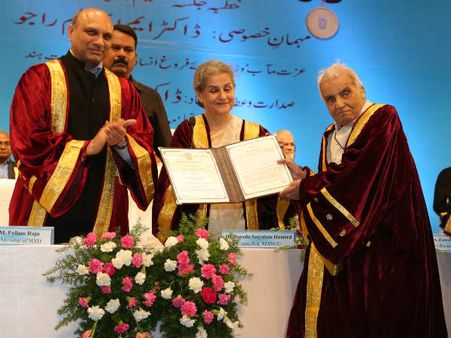 நீதிபதி சச்சார், ஆமீர் கானுக்கு கௌரவ டாக்டர் பட்டம் வழங்கிய உருது பல்கலைக்கழகம்