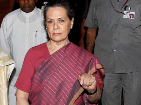 சோனியா காந்திக்கு திடீர் உடல்நலக்குறவு...நாடாளுமன்றத்தில் பரபரப்பு