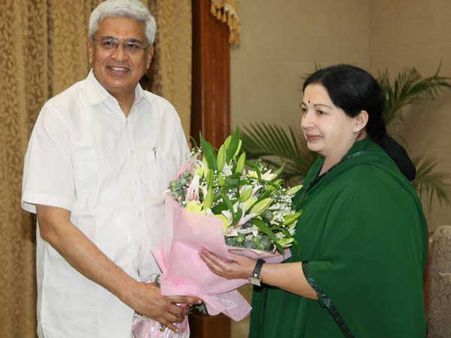ஜெயலலிதாவுடன் சி.பி.எம். பொதுச்செயலர் பிரகாஷ் காரத் சந்திப்பு!