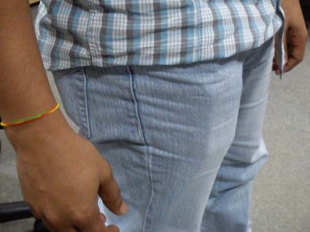 செல்போனை பேன்ட் பாக்கெட்டில் வைக்காதீங்க.. 'பொசுங்கிருமாம்'!