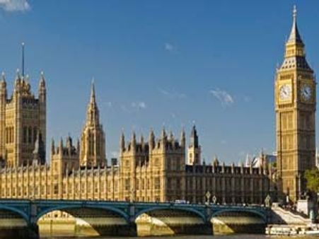 சிரியா மீது ராணுவ நடவடிக்கை: இங்கிலாந்து நாடாளுமன்றத்தில் அரசின் தீர்மானம் தோல்வி!