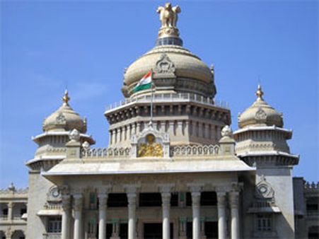 விதான செளதாவில் மீண்டும் தலைதூக்கும் ஆபாசம்... சீன் படம் பார்க்கும் அரசு ஊழியர்கள்!