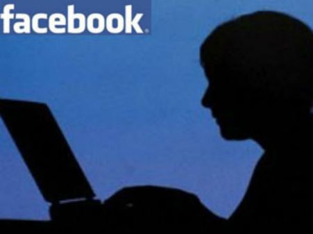 கருணாநிதியின் ‘மணிமேகலை’ புகழ்ச்சி... சமூக வலைத்தளங்களில் போட்டுத்தாக்கும் கமெண்ட்கள்