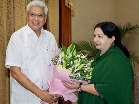 ஒரு ராஜ்யசபா சீட்... ஜெ.விடம் ஆதரவு கேட்ட பிரகாஷ்காரத்