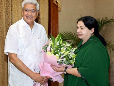 3வது அணியின் பிரதமர் வேட்பாளராக தம்மை அறிவிக்கும்படி பிரகாஷ்காரத்திடம் சொன்னாரா ஜெ.?