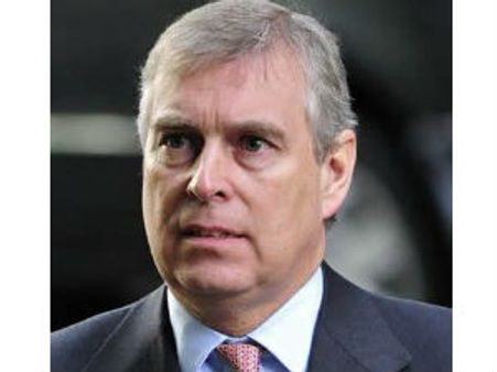 பக்கிங்ஹாம் அரண்மனை: தீவிரவாதி எனக் கருதி இளவரசர் ஆண்ட்ரூசை சுற்றி வளைத்த போலீசார்