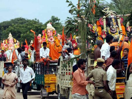 காயல்பட்டணத்தில் பலத்த பாதுகாப்புடன் விநாயகர் சிலை ஊர்வலம்