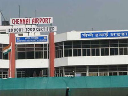 பாதுகாப்பற்ற சென்னை விமான நிலையம்... 4 வது முறையாக மேற்கூரை இடிந்தது!