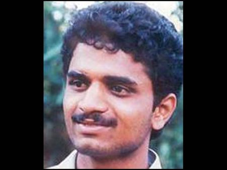 ராஜிவ் கொலை- பேரறிவாளன் தொடர்ந்த வழக்கில் சிபிஐக்கு கோர்ட் நோட்டீஸ்!