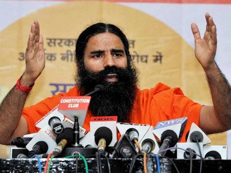 ஹீத்ரு விமான நிலையத்தில் 6 மணி நேரம் தடுத்து வைக்கப்பட்டார் பாபா ராம்தேவ்