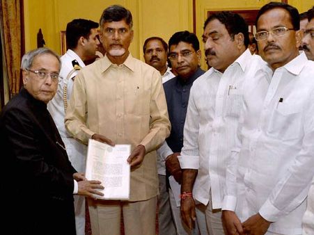 தெலுங்கானா விவகாரம்: ஜனாதிபதி, ராஜ்நாத் சிங்கை சந்தித்த சந்திரபாபு நாயுடு