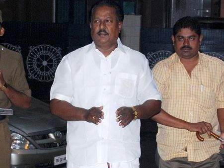 கருப்பசாமி பாண்டியனுக்கு நிபந்தனை முன்ஜாமீன்- குற்றாலத்தில் தங்கி கையெழுத்துப் போட உத்தரவு