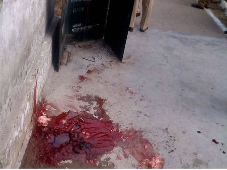 மிக நெருக்கத்தில் வைத்து லெப்டினென்ட் கர்னல் வயிற்றில் 2 முறை சுட்ட தீவிரவாதிகள்!