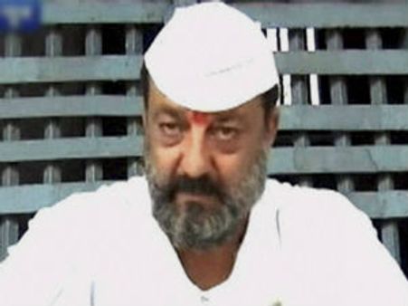 காலில் வலி.. நடிகர் சஞ்சய் 14 நாள் பரோலில் விடுதலை