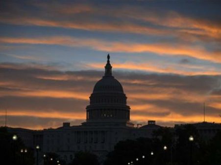 அமெரிக்காவில் அரசு நிறுவனங்கள் தற்காலிகமாக மூடல்! 8 லட்சம் ஊழியர்கள் வேலை இழப்பு!!