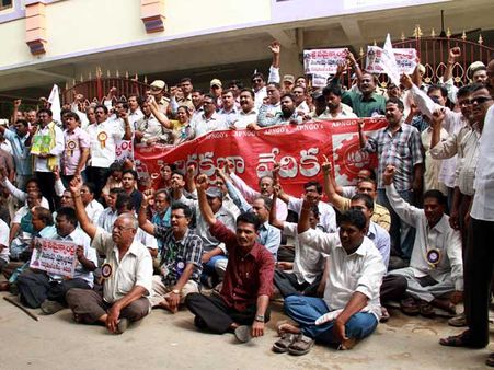 தெலுங்கானா விவகாரம்: 48 மணிநேர பந்த்… போக்குவரத்து பாதிப்பு ஆந்திர முதல்வர் அவசரக்கூட்டம்