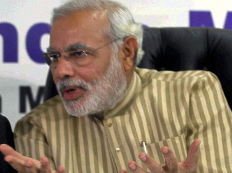 பெட்ரோல் பங்குகளை மூடினால் ரூபாய் மதிப்பு எப்படி உயரும்?: மோடி கேள்வி