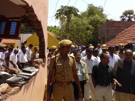 மானாமதுரை அருகே வீடுகளை இழந்த தலித்களுக்கு நிவாரணம்: எஸ்சி, எஸ்டி கமிஷன் உத்தரவு