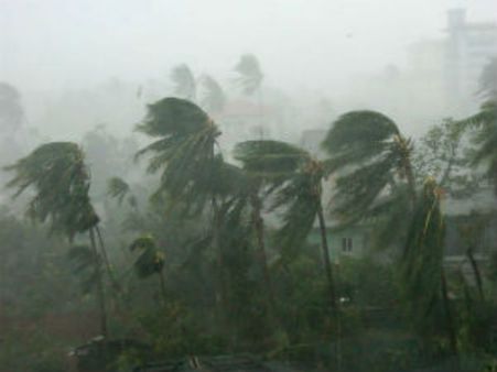 நிலம் புயலை விட பயங்கரமான புயல் வருது…. ஆந்திராவை தாக்குமாம்!