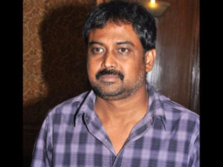 விடிய விடிய லிங்குசாமி அலுவலகத்தில் ஐடி ரெய்டு