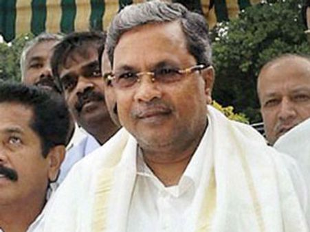 கர்நாடகா முதல்வர் சித்தராமையாவுக்கு நெருக்கடி- 20 எம்.எல்.ஏக்கள் போர்க்கொடி!