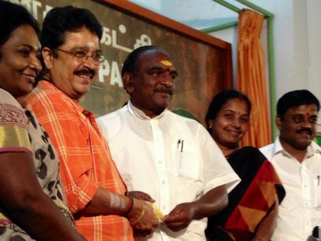 நல்ல நேரம் பார்த்து பாஜகவில் சேர்ந்த எஸ்.வீ சேகர்!