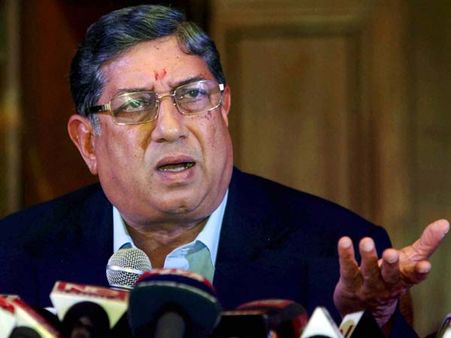 நான் என்ன அவ்வளவு பெரிய ஆளா.. மீடியாக்கள் மீது சீனிவாசன் பாய்ச்சல்