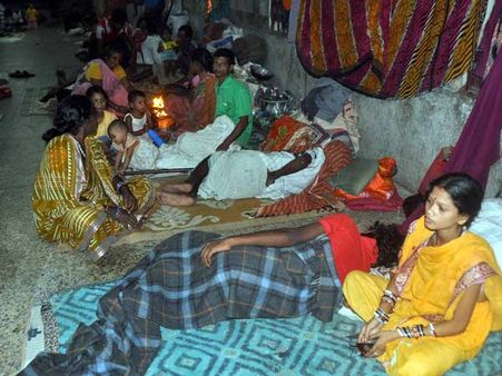 பாய்லின் புயலால் ஒடிஷா, ஆந்திராவில் கனமழை! சுமார் 5 லட்சம் பேர் வெளியேற்றம்!