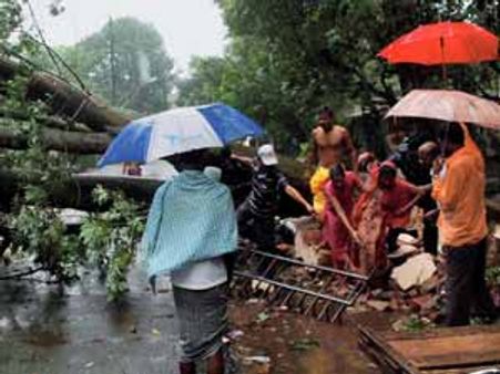 பாய்லின் புயல்.. ஒடிஷா, ஆந்திராவில் அவசர உதவி எண்கள்