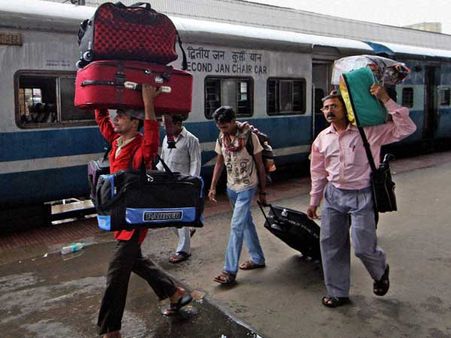 பாய்லின் புயல்: ஹவுரா-விசாகப்பட்டினம் இடையே அனைத்து ரயில்களும் ரத்து!