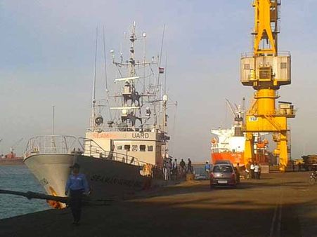 தூத்துக்குடி: கப்பலில் ஆயுதங்கள்- கூடுதல் தகவல் தர மாலுமிகள் மறுப்பு! விரைவில் கைது?