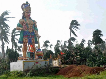 பாய்லின் புயலால் 90 லட்சம் மக்கள் பாதிப்பு, 25 பேர் பலி, ரூ.2,400 கோடி பயிர்கள் சேதம்