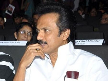 சேலத்தில் ஸ்டாலின் முன்பு அடித்துக் கொண்ட திமுகவினர்