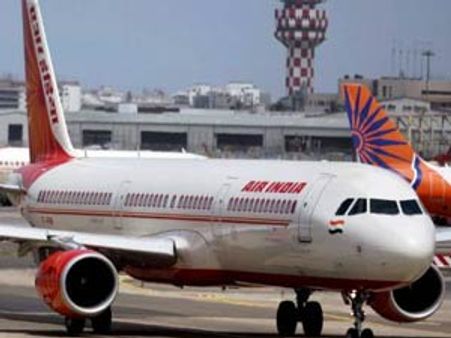 டிரீம்லைனருக்கு தொடரும் சோதனை... பெங்களூர் வந்த விமானத்திலிருந்து கழன்று விழுந்த பேனல்