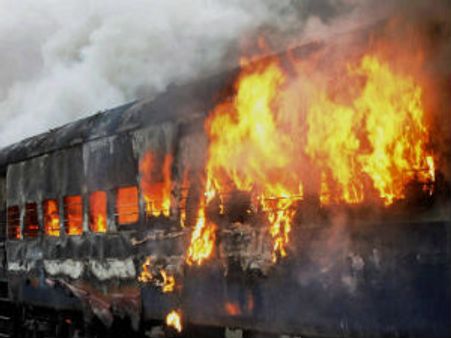 திப்ருகரில் இருந்து டெல்லி சென்ற ராஜ்தானி எக்ஸ்பிரஸில் பயங்கர தீ