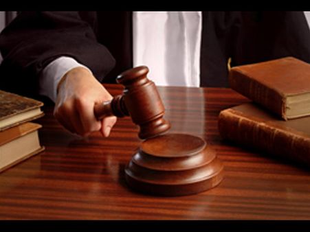 மும்பை பலாத்காரம்: 4 மணி நேர விசாரணை... நீதிபதி முன் மயங்கி விழுந்த பெண் பத்திரிக்கையாளர்