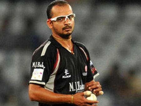 டெல்லி: கார் விபத்தில் உயிர்தப்பினார் கிரிக்கெட் வீரர் முரளி கார்த்திக்!