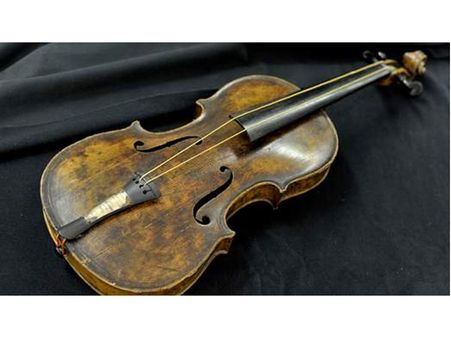 டைட்டானிக் கப்பல் மூழ்கிய போது இசைக்கப்பட்ட வயலின் ஏலம்