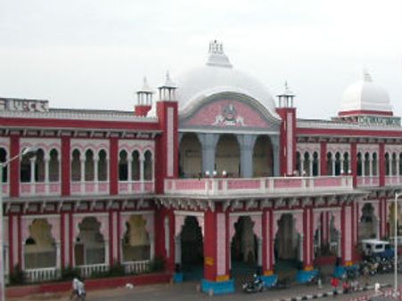 சென்னை எழும்பூர் ரயில்நிலையத்துக்கு வெடிகுண்டு புரளி