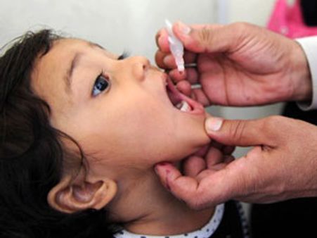 பாகிஸ்தானில் தாலிபான்களின் மிரட்டலை தாண்டி நடக்கும் போலியோ முகாம்