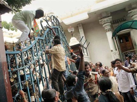 சாப்ட்வேர் என்ஜீனியர் பலாத்காரம்.. ஹைதராபாத்தில் பாஜகவினர் போராட்டம்