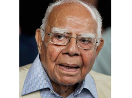 பா.ஜனதாவில் இருந்து நீக்குவதா?: ரூ.50 லட்சம் நஷ்டஈடு கேட்கும் ராம் ஜெத்மலானி